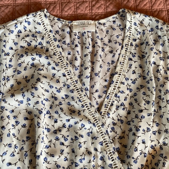 Floral Sheer Blouse - Picture 2 of 2